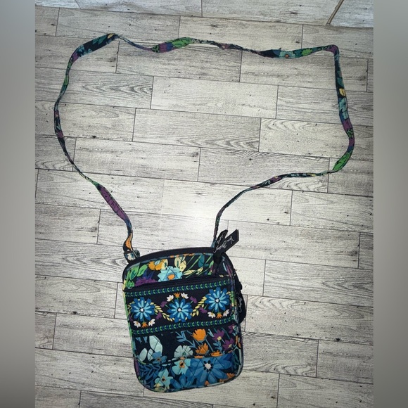 Vera Bradley Floral Crossbody with adjustable strap - Picture 10 of 14